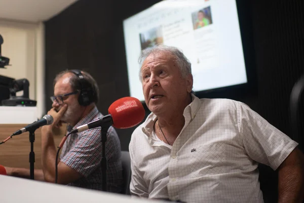 Imagem colorida de Zico na rádio Metrópoles- Metrópoles