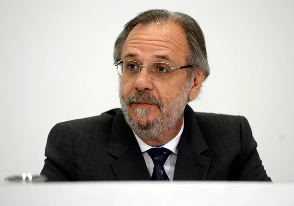 Idade mínima para aposentadoria está entre as propostas estudadas, diz Rossetto