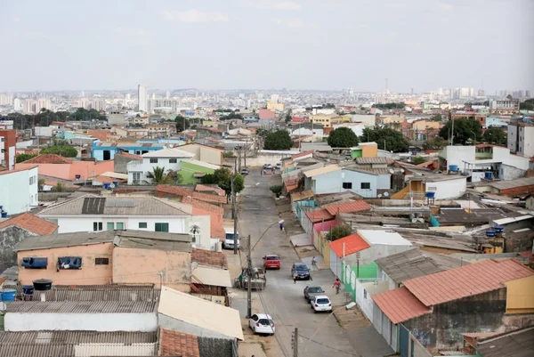 Ceilândia reflete o desafio nacional de levar a população à escola. Na maior cidade do DF, só 6% têm ensino superior