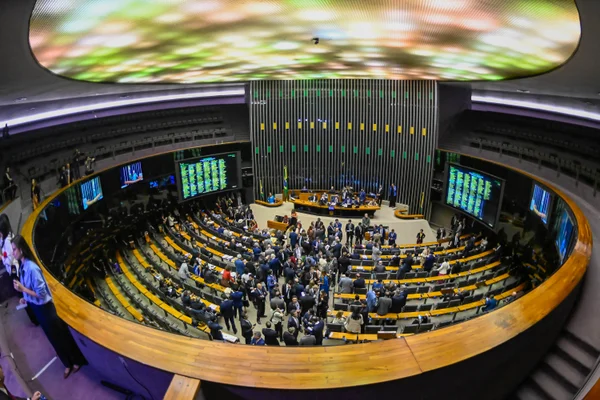 Entenda os principais pontos do projeto de isenção do IR até R$ 5 mil