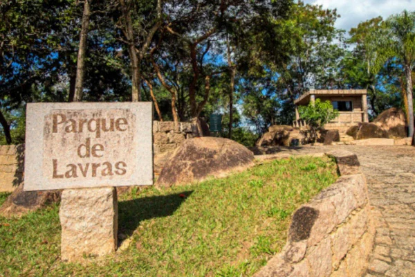 Parque de Lavras, em Salto, interditado após casos de febre maculosa - Metrópoles