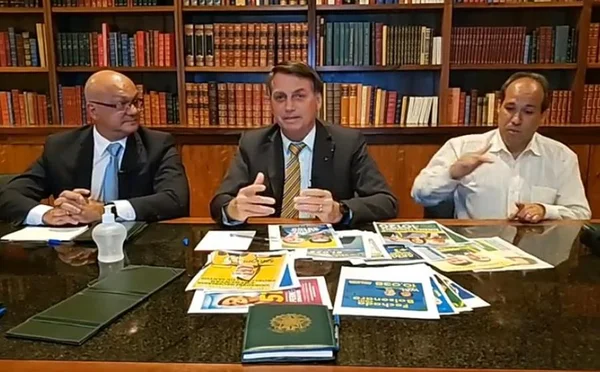 Bolsonaro faz live
