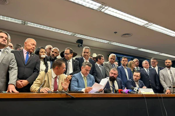 oposição coletiva comissões - Metrópoles