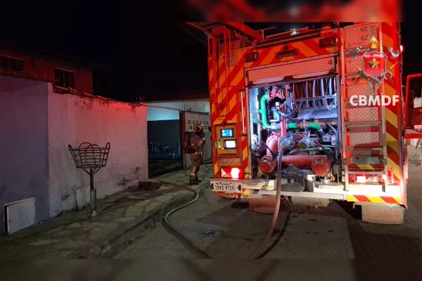 Mulher que sobreviveu a incêndio em casa no DF foi salva por vizinhos