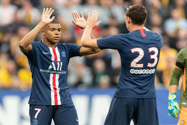 Sem Neymar e com Mbappé, PSG goleia no 1º amistoso da pré-temporada
