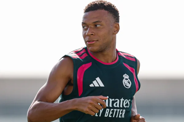 Mbappé faz primeiro treino com Real Madrid após a Copa do Mundo