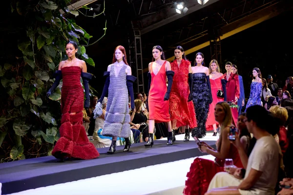 Desfile de Gloria Coelho, pela Jeté, no Metrópoles Catwalk - Metrópoles
