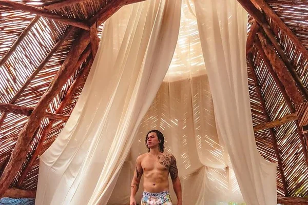 Whindersson posta nude no Instagram e, se você clicar aqui, vai vê-la!