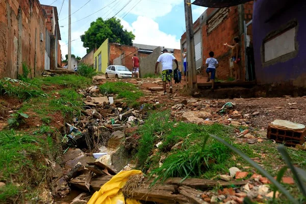 Problemas dos 72 mil habitantes de Vicente Pires vão além de cratera