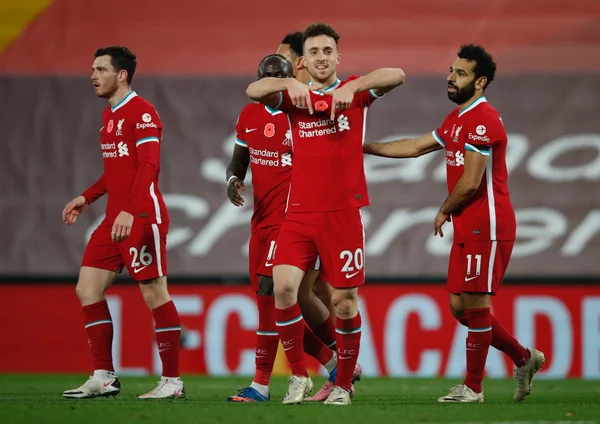 Reservas decidem, Liverpool vira sobre o West Ham e lidera a Premier League