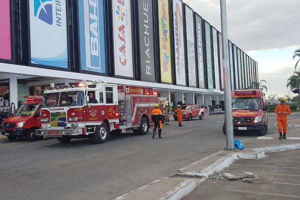 Princípio de incêndio em shopping do Plano Piloto mobiliza bombeiros