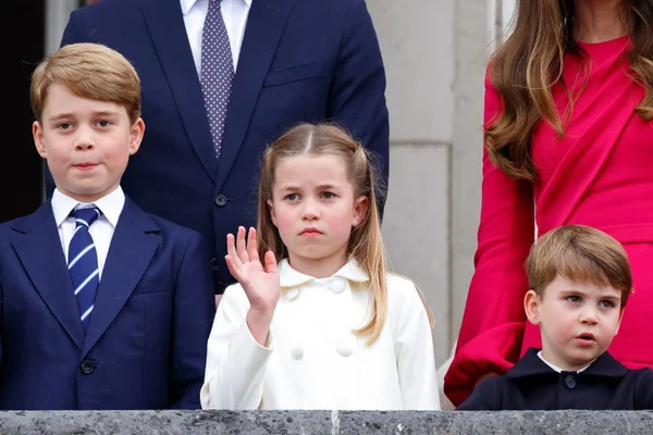 Veja onde William e Kate deixaram os filhos durante velório da rainha