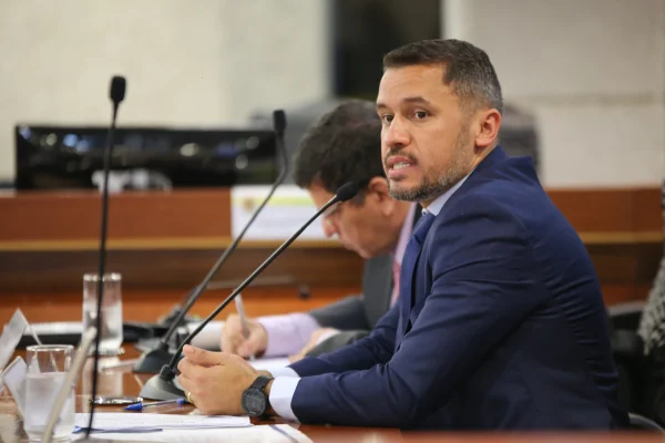 Delegado da PF atua como corregedor da Abin