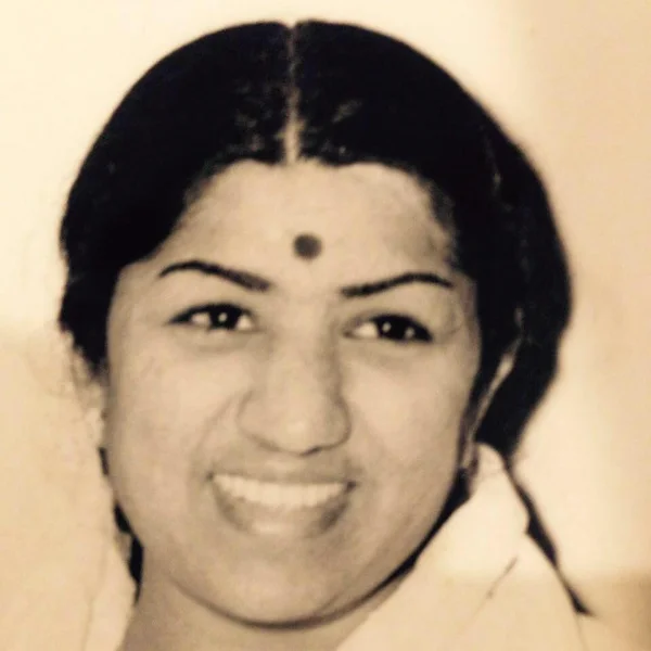 Lata Mangeshkar, ícone da música indiana, morre de Covid aos 92 anos