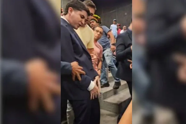 Fernanda Curti (PT) prestou queixa após Kleber Ribeiro (PL) perguntar se ela quer ver a “pistola” durante sessão na Câmara de Guarulhos - Metrópoles