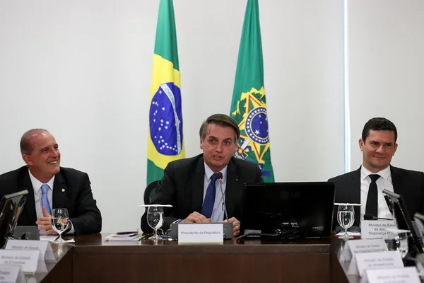 Após atritos com Congresso, governo se fecha antes de viagem a Israel