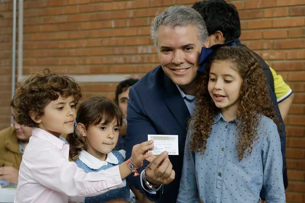 Iván Duque é eleito novo presidente da Colômbia