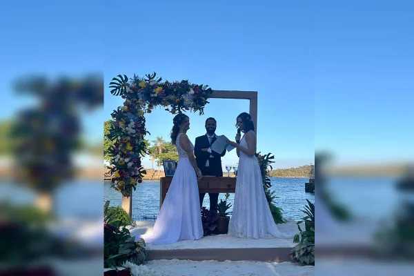 Deputado pastor celebra casamento de advogada e psicóloga em Brasília