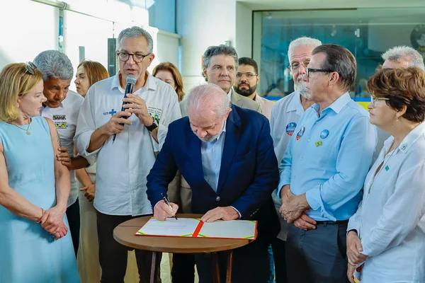 Lula assina MP que destina recursos do FGTS para Santas Casas