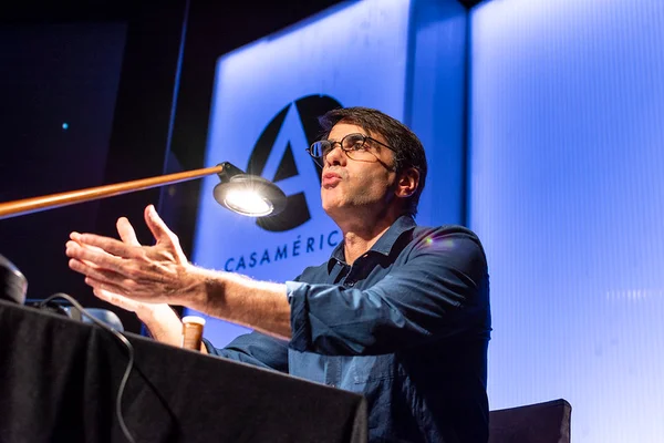 O cineasta João Moreira Salles durante palestra em 2018