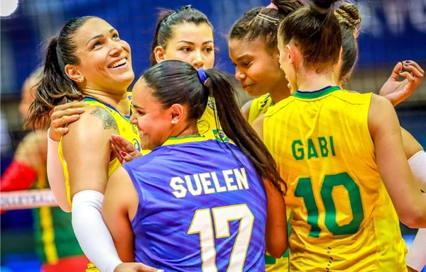 Seleção feminina de vôlei vence Azerbaijão e fica perto de Tóquio