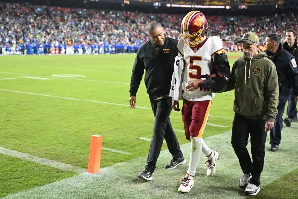 Foto colorida de cotovelo deslocado na nfl - Metrópoles