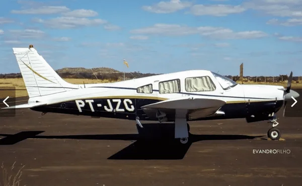 Fotografia colorida de avião que desapareceu no Paraná