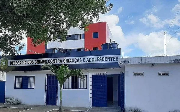 Imagem colorida da delegacia de crime contra a criança em AL