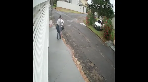 A vítima é diarista e estava em frente ao seu trabalho quando foi atacada pelo ex-marido