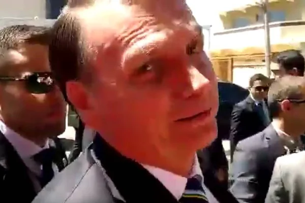 Bolsonaro volta a provocar Fernández com post em rede social