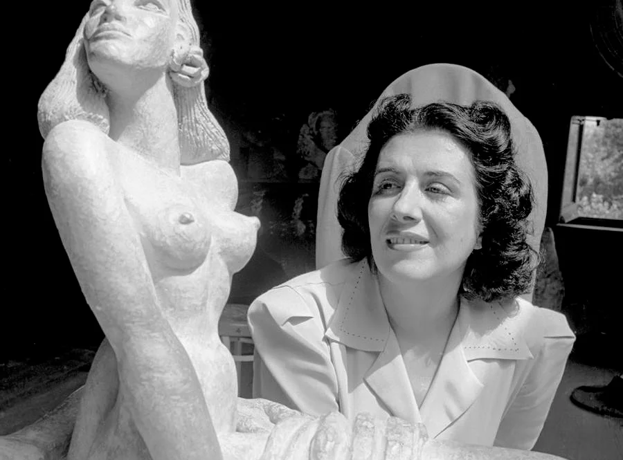 Por meio de entrevistas, o documentário <b>"Maria: Não Esqueça que Eu Venho dos Trópicos"</b> constrói um perfil da artista mineira Maria Martins (1894-1973). Entre carreira e vida pessoal, o filme também fornece passagens sobre o relacionamento criativo e amoroso com o francês Marcel Duchamp. <a href="https://www.youtube.com/watch?v=gcOO0zKg458" target="_blank">Veja trailer</a> Por meio de entrevistas, o documentário <b>"Maria: Não Esqueça que Eu Venho dos Trópicos"</b> constrói um perfil da artista mineira Maria Martins (1894-1973). Entre carreira e vida pessoal, o filme também fornece passagens sobre o relacionamento criativo e amoroso com o francês Marcel Duchamp. <a href="https://www.youtube.com/watch?v=gcOO0zKg458" target="_blank">Veja trailer</a>
