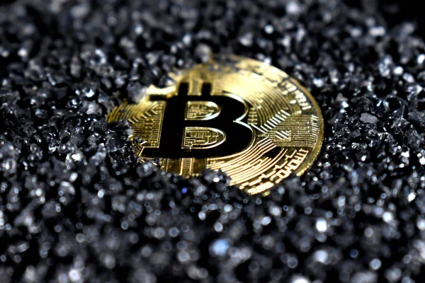 Bitcoin tomba para o menor valor em 10 meses com incerteza sobre o Fed