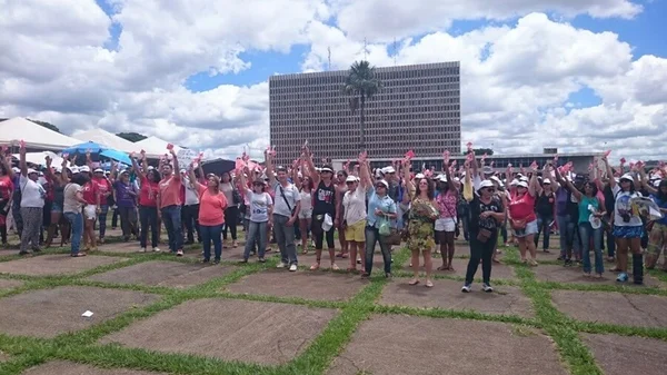 Professores ameaçam parar em abril por isonomia salarial e plano de saúde
