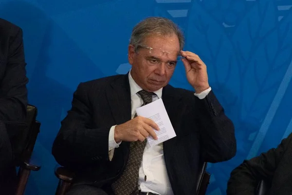 Investimentos públicos: Dilma tocou o bumbo até afundar, diz Guedes