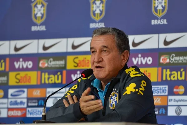 Ex-técnico da Seleção Brasileira, Parreira é internado no RJ - destaque galeria Ex-técnico da Seleção Brasileira, Parreira é internado no RJ - destaque galeria