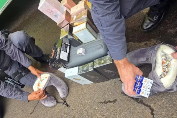 Imagem colorida mostra remédios para emagrecer encontrados com passageira de ônibus no interior de SP - Metrópoles