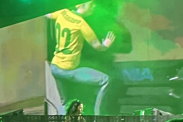 DJ mostra patriota do caminhão no Primavera Sound - Metrópoles
