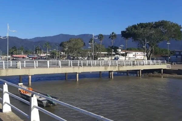 Píer de pesca em Bertioga, onde homem morreu afogado - Metrópoles
