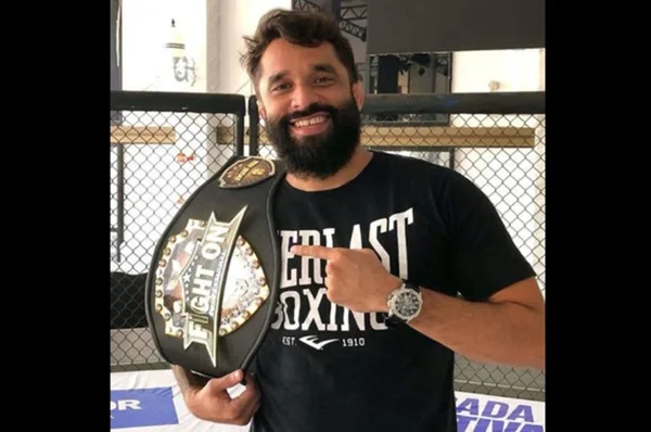Imagem colorida do lutador de artes marciais Marcos Antônio - Metrópoles