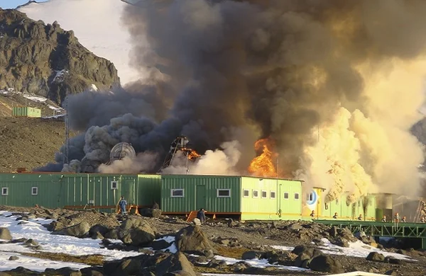 Suboficial da Marinha é condenado por incêndio em base na Antártica