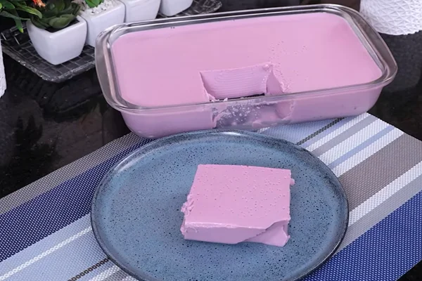 Veja como preparar uma sobremesa com gelatina usando 5 ingredientes