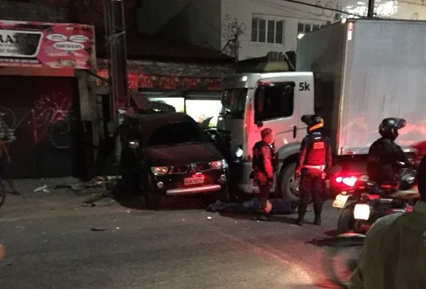 Motorista de caminhão atropela 17 e mata duas pessoas em Fortaleza