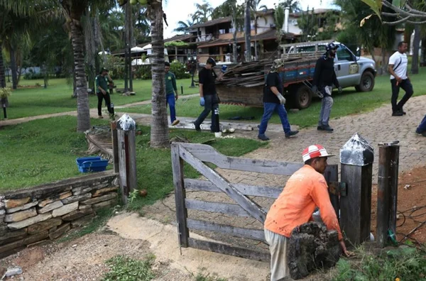 Desobstrução da orla do Lago Norte chega à casa de Alberto Fraga