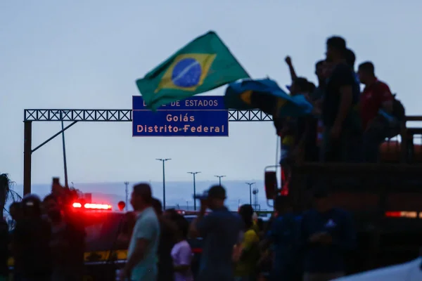 Rodovias entre Goiás e Distrito Federal são interditadas por bolsonaristas