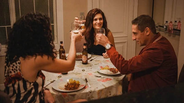 Belizário (Tuca Andrada), Penha (Clarissa Pinheiro) e Leila (Arieta Corrêa), em Amor de Mãe.
