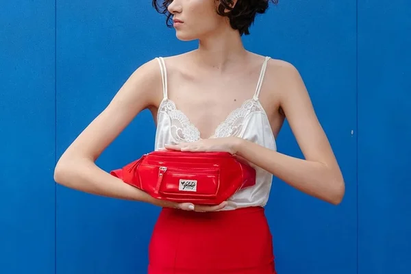 Conheça a Glitch Acessórios, marca brasileira de bolsas e pochetes