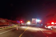 Segundo informações, veículo teria invadido contramão e batido de frente com outro carro