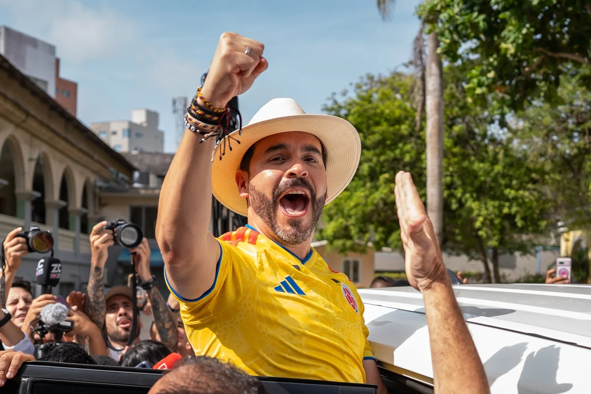 Após vitória em eleição polarizada, Espriella diz buscar reconciliação