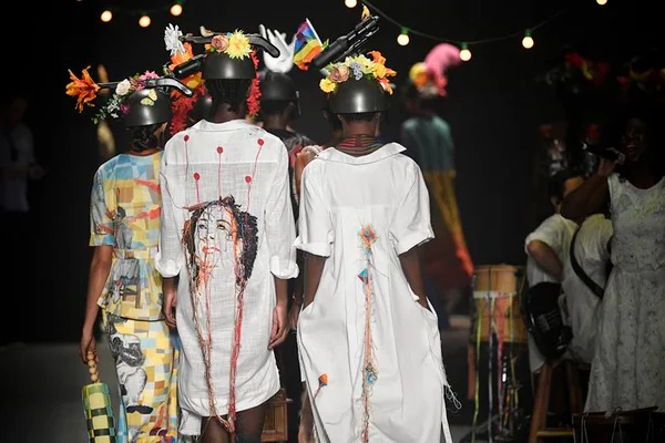 Desfile Ronaldo Fraga