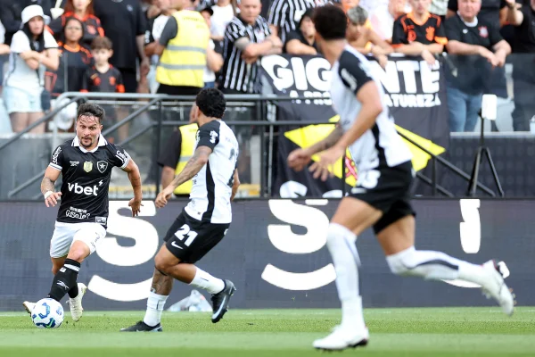 Corinthians e Botafogo se enfrentaram na Neo Química Arena